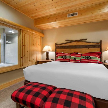 סיסטרס Best Western Ponderosa Lodge מראה חיצוני תמונה