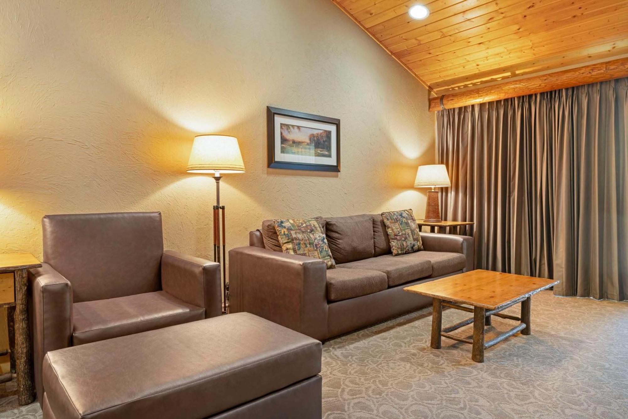 סיסטרס Best Western Ponderosa Lodge מראה חיצוני תמונה