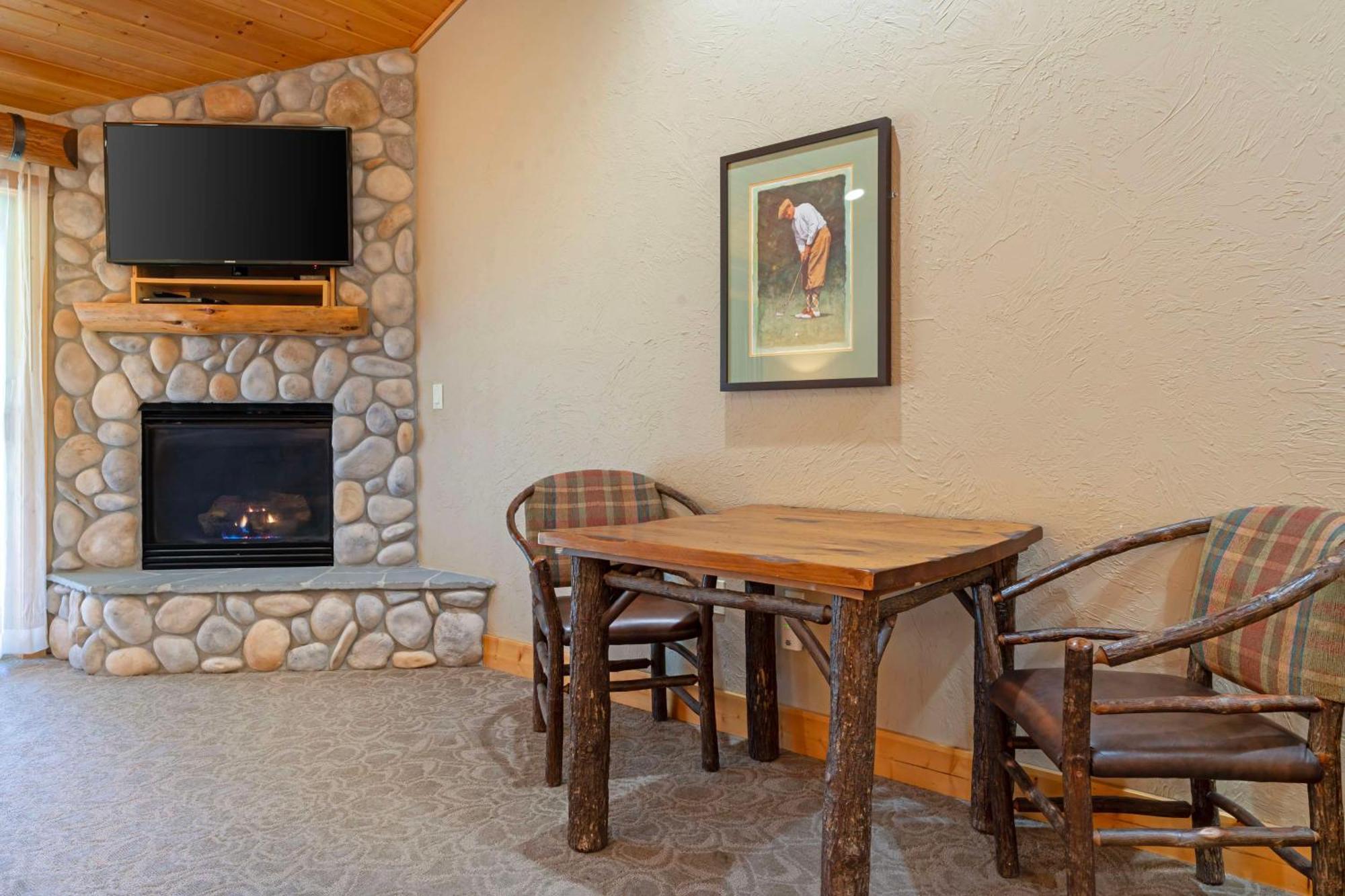 סיסטרס Best Western Ponderosa Lodge מראה חיצוני תמונה