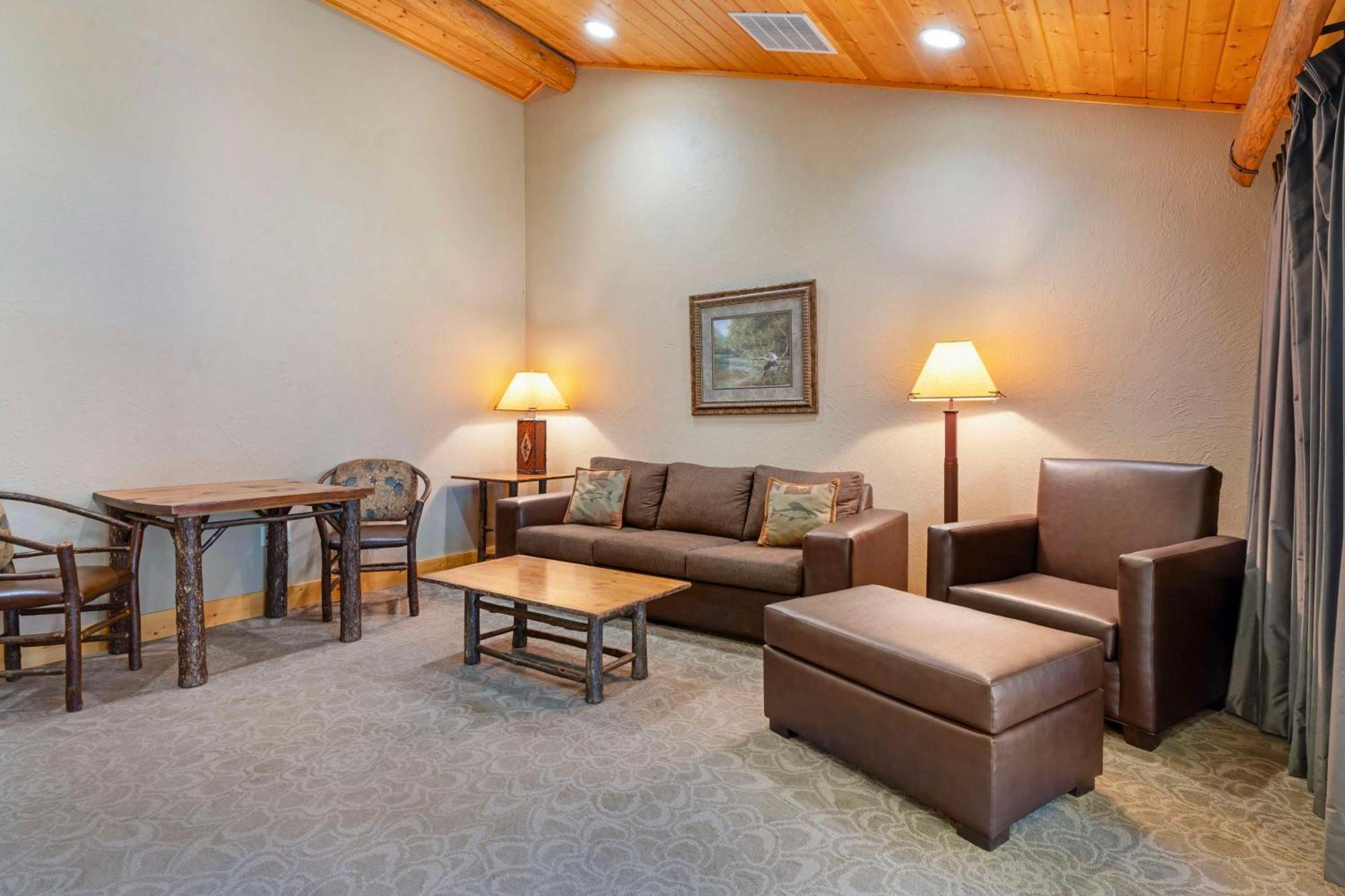 סיסטרס Best Western Ponderosa Lodge מראה חיצוני תמונה