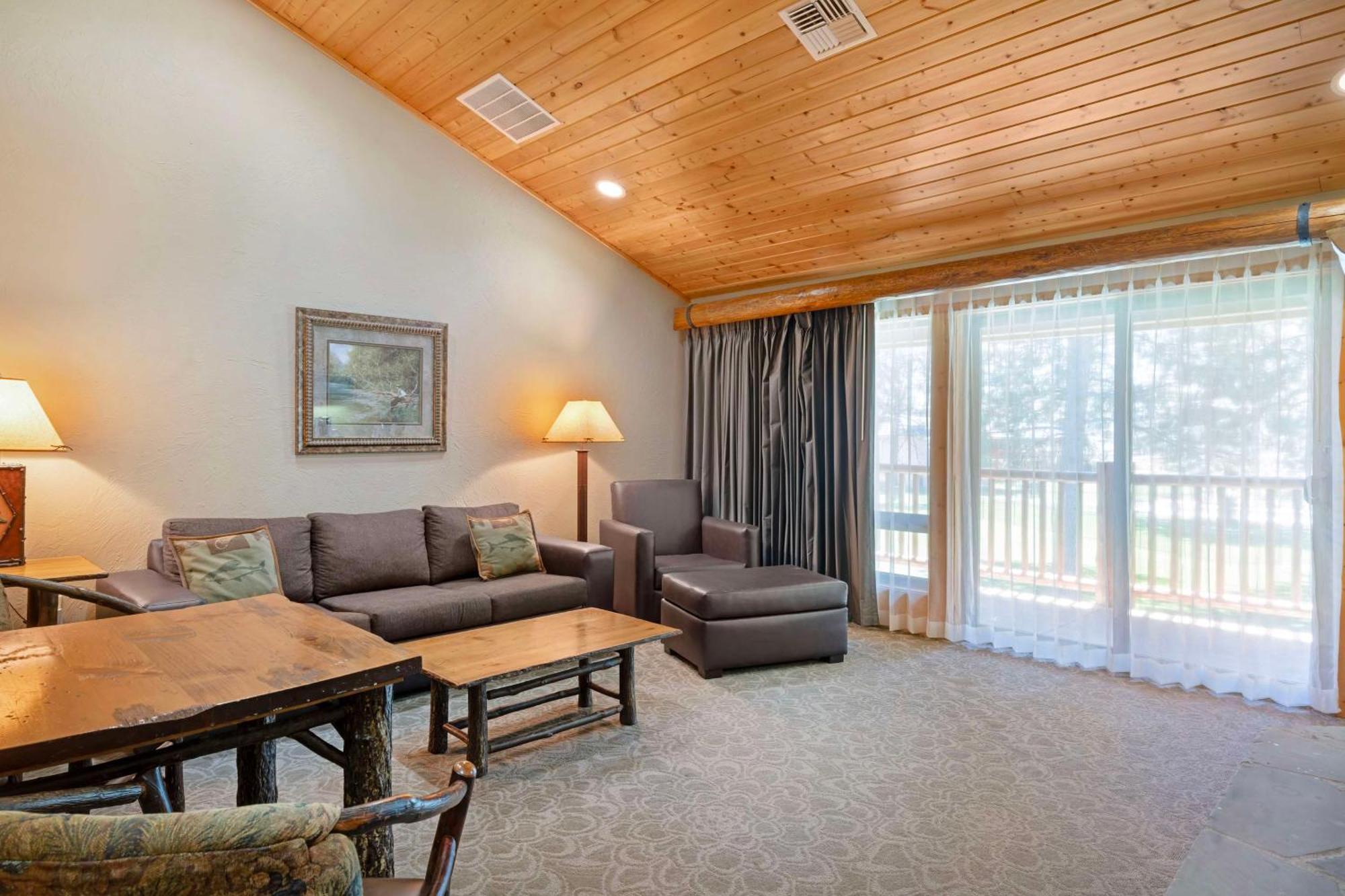 סיסטרס Best Western Ponderosa Lodge מראה חיצוני תמונה