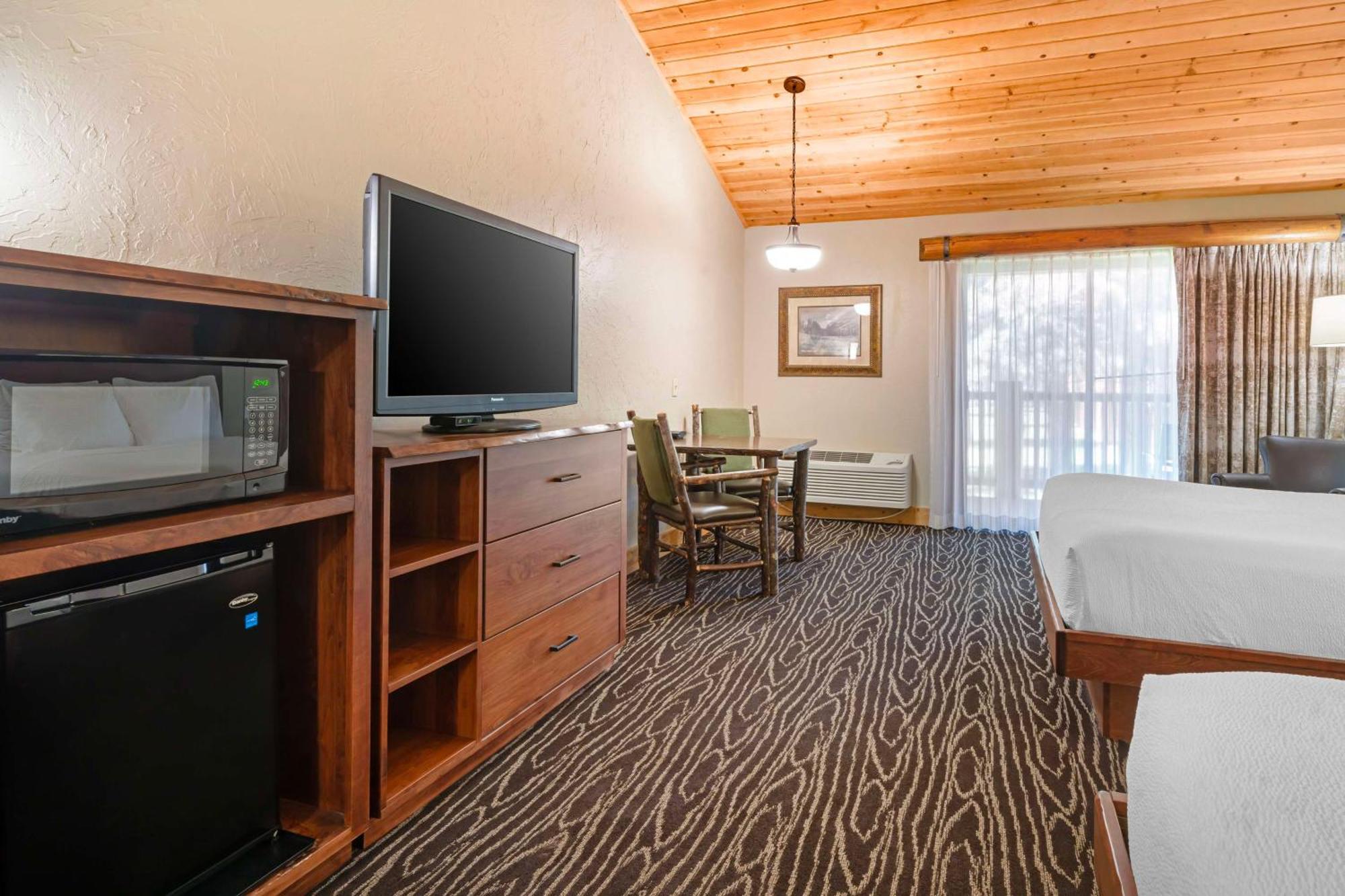 סיסטרס Best Western Ponderosa Lodge מראה חיצוני תמונה