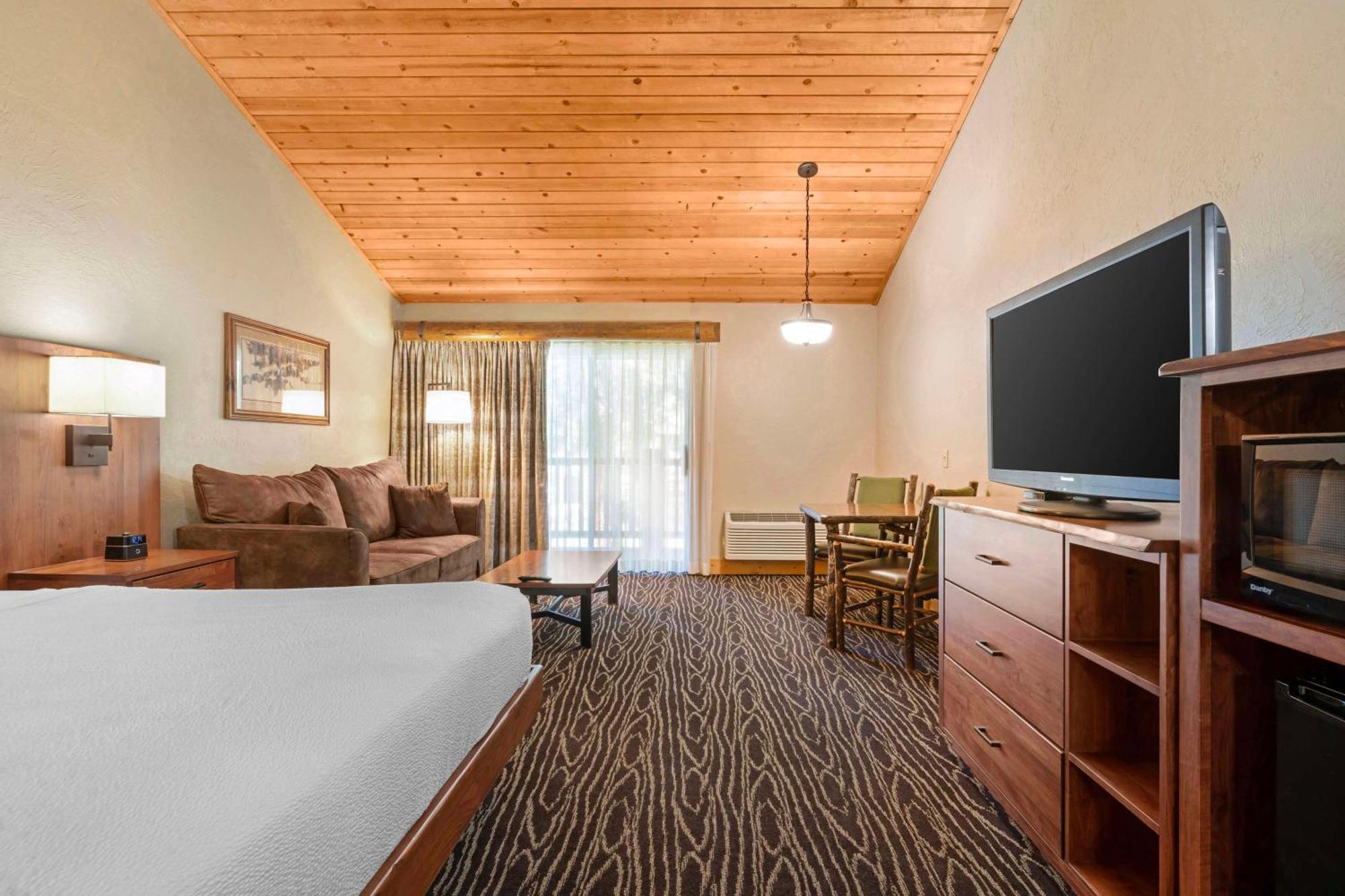 סיסטרס Best Western Ponderosa Lodge מראה חיצוני תמונה
