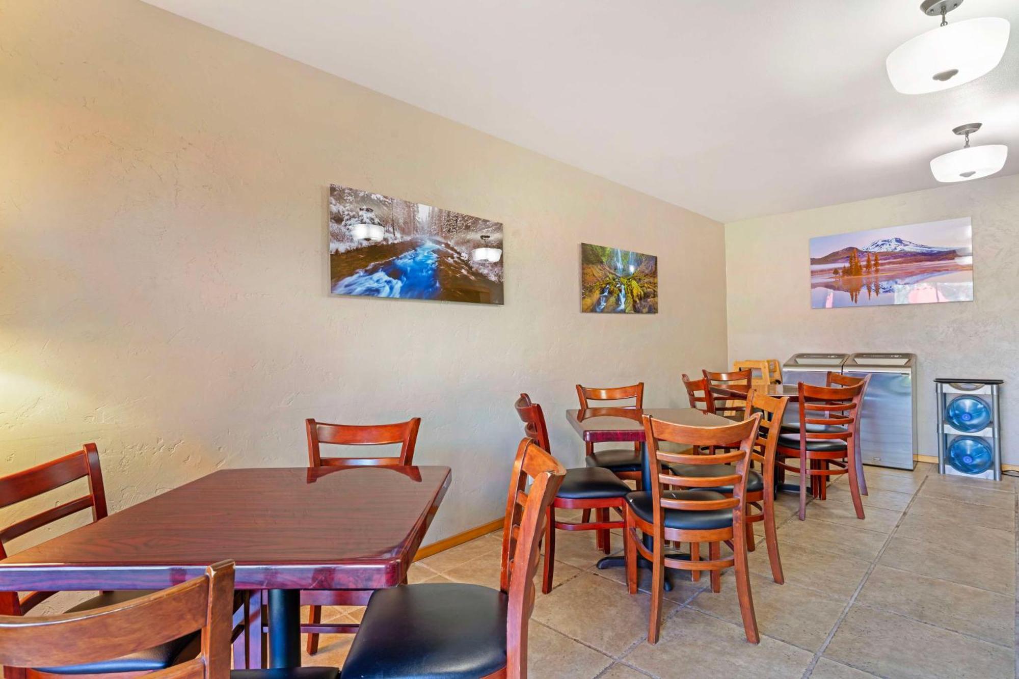 סיסטרס Best Western Ponderosa Lodge מראה חיצוני תמונה