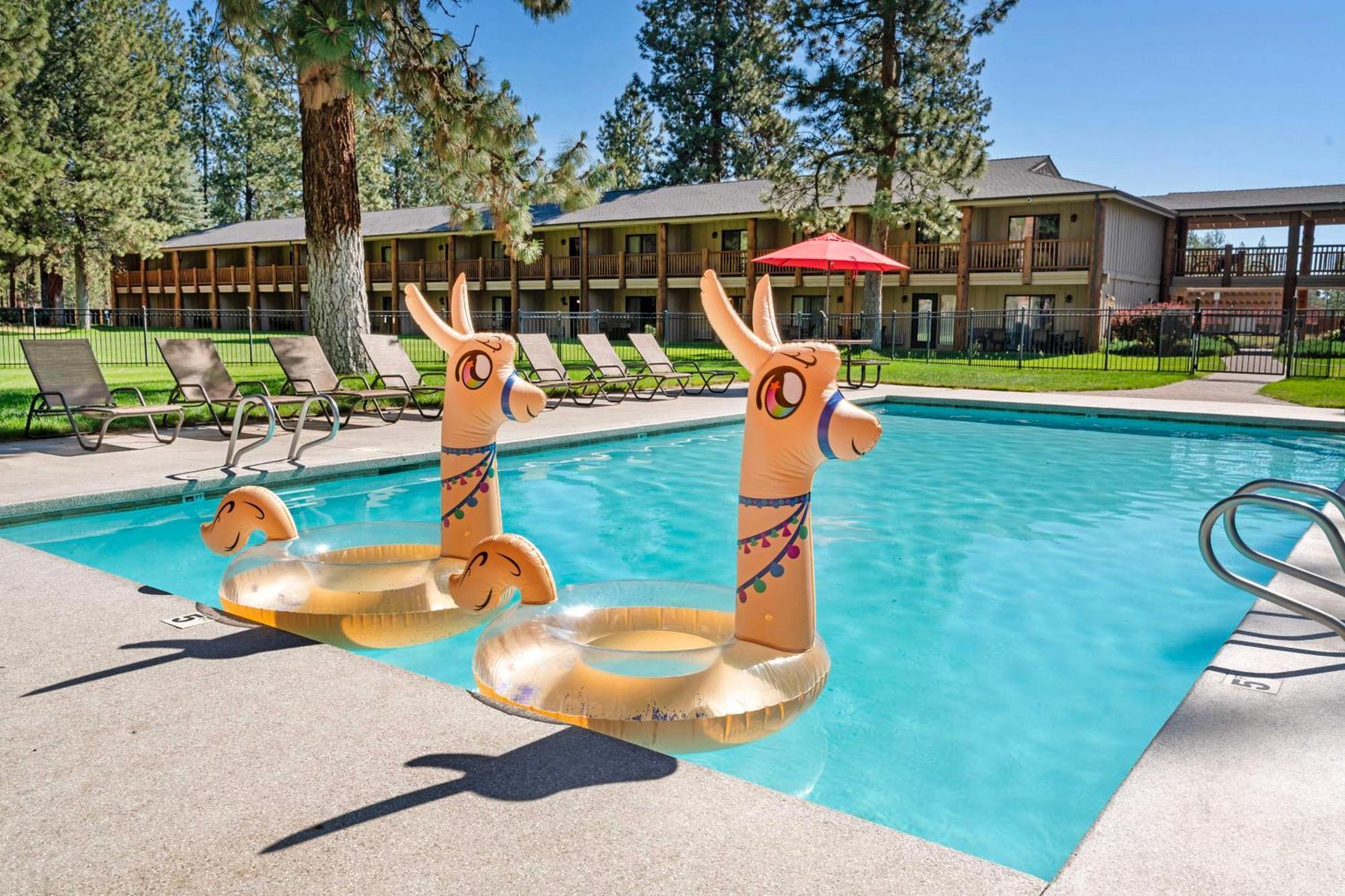 סיסטרס Best Western Ponderosa Lodge מראה חיצוני תמונה