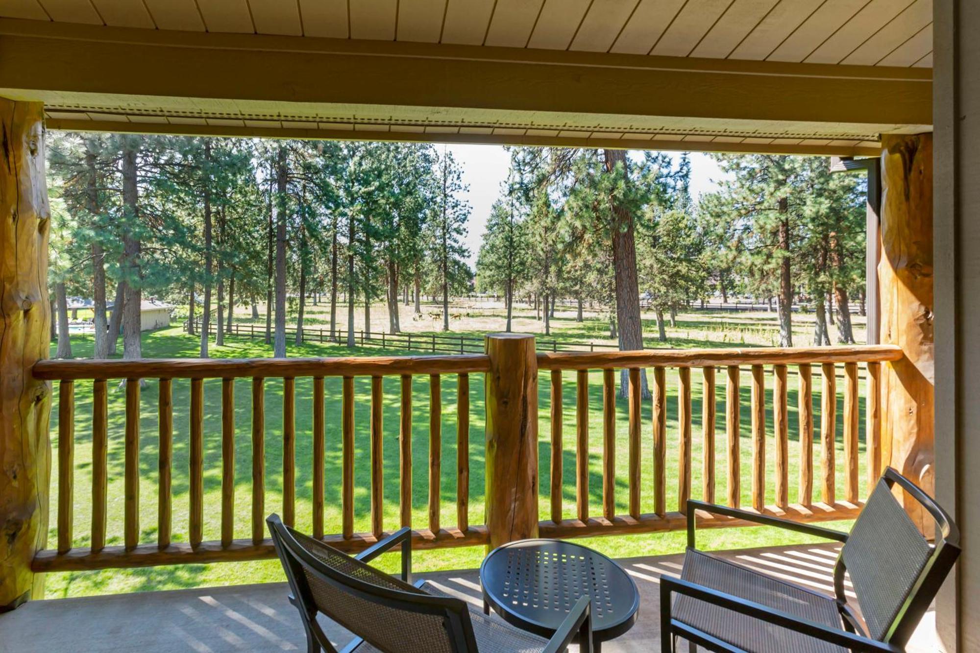 סיסטרס Best Western Ponderosa Lodge מראה חיצוני תמונה