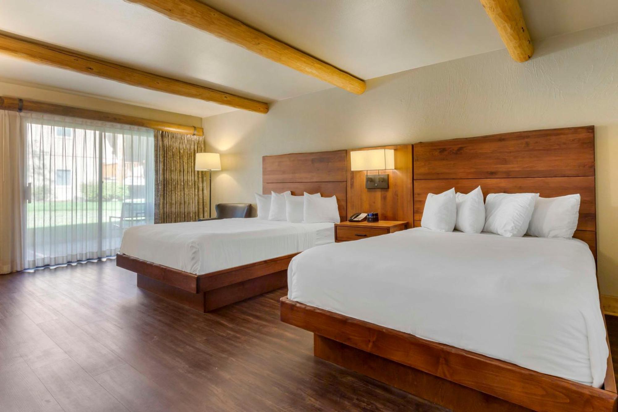 סיסטרס Best Western Ponderosa Lodge מראה חיצוני תמונה