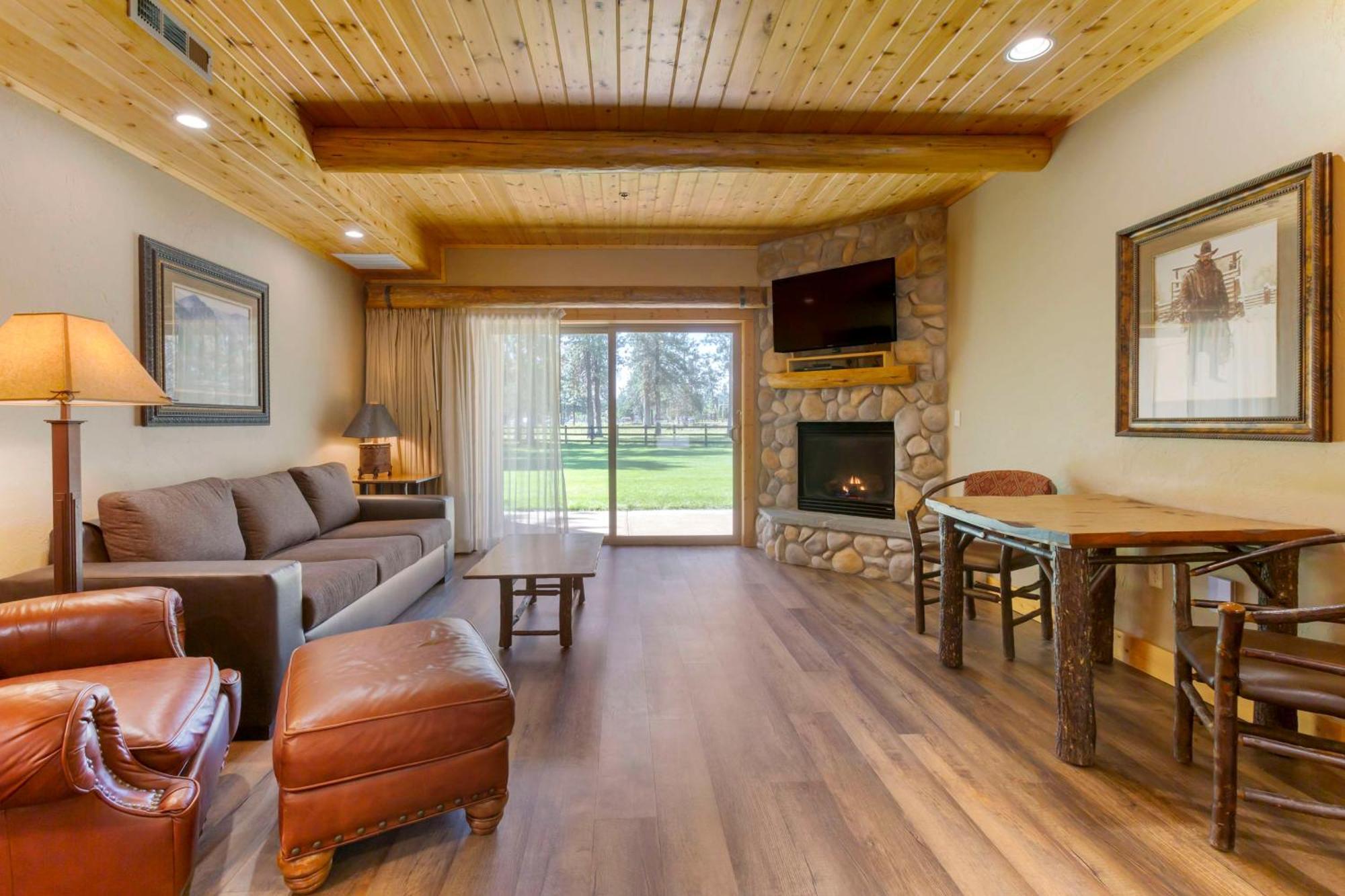 סיסטרס Best Western Ponderosa Lodge מראה חיצוני תמונה