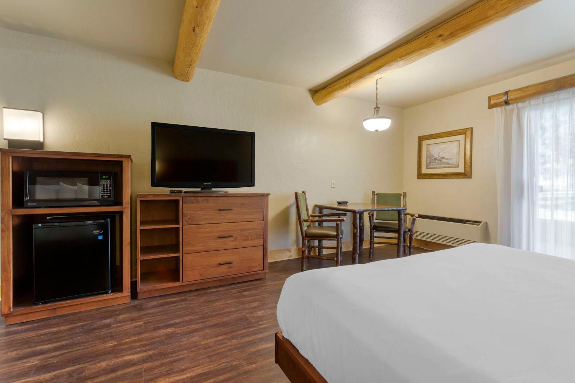 סיסטרס Best Western Ponderosa Lodge מראה חיצוני תמונה